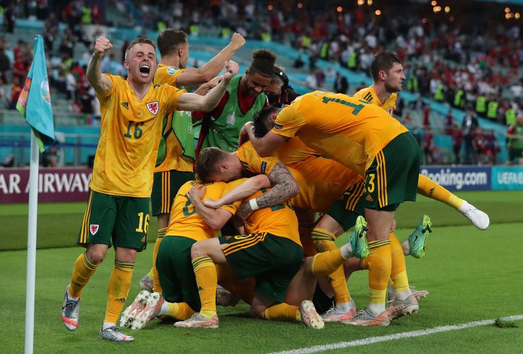 Live - EK voetbal. Wales doet gouden zaak dankzij 2-0 ...