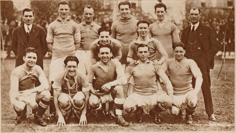  Beerschot, met Salomon Meljado op in de middenste rij, eerste van links, gebogen over zijn jeugdvriend Raymond Braine. Beeld  