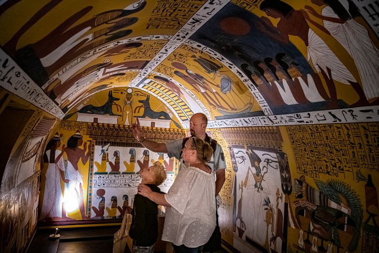 De grafkamer van Sennedjem die staat in het dal van de koningen, nagebouwd in Orientalis. Beeld Koen Verheijden