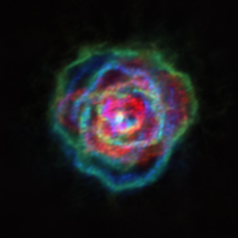 Sterrenwind rond ster R. Aqui, op 780 lichtjaar van de aarde. De vorm van het ontsnappende gas doet sterk denken aan die van planetaire nevels. Beeld KU Leuven