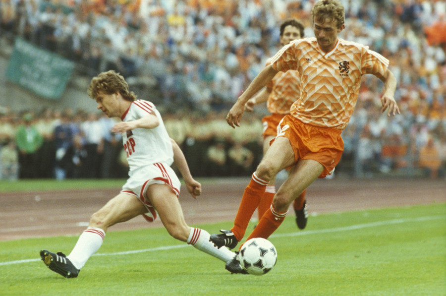 ek-1988-in-amsterdamse-bioscoop-in-de-herhaling-foto-ad-nl