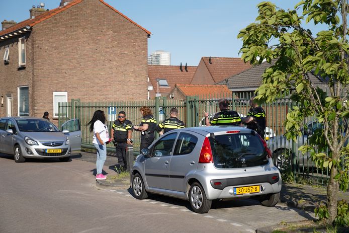 Een mishandeling van de zoon van de neergestoken Spijkenisser (41) is vermoedelijk de aanleiding van de steekpartij.