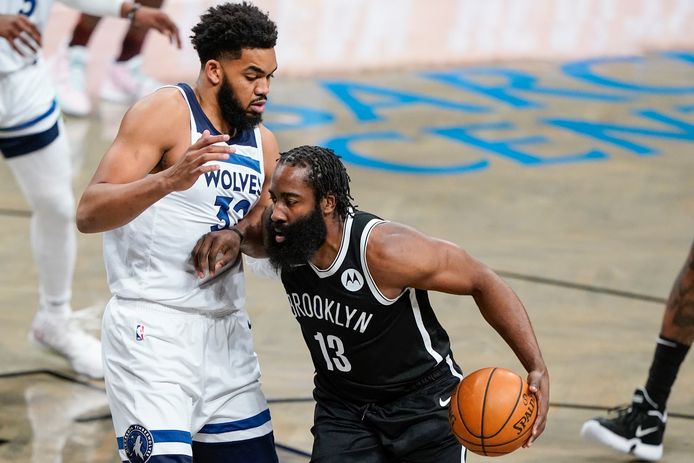 James Harden tekende bij Brooklyn Nets voor een triple double.