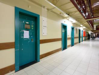 Cipiers getuigen hoe het eraan toegaat in de Antwerpse gevangenis: “Pedofielen zijn een doelwit, maar we kunnen moeilijk 24 uur per dag hun bodyguard spelen”