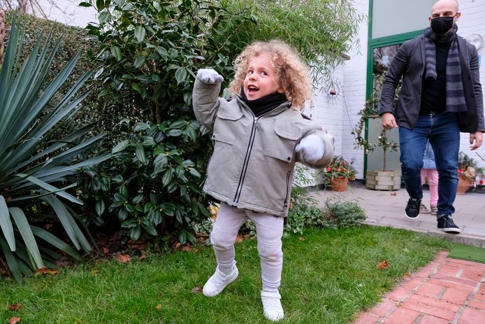 Kaïs est à nouveau plein d'énergie, pour le plus grand plaisir de ses parents. “Nous avons du mal à le suivre”, témoigne son père Grégory.