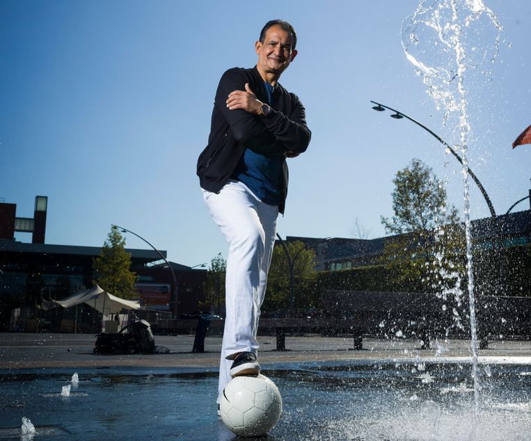 Aziz Doefikar, maatschapelijk werker en oud voetballer

 Beeld Merlijn Doomernik