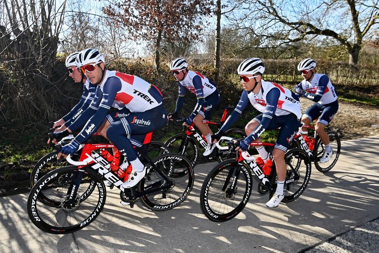 De sfeer is goed bij Trek-Segafredo. Beeld Photo News
