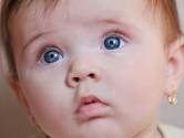 Een baby met oorbellen: schattig of onverantwoord? Kinderarts: "Het kan op deze voorwaarde”