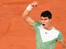Carlos Alcaraz surclasse Tsitsipas et rejoint Djokovic en demi-finale