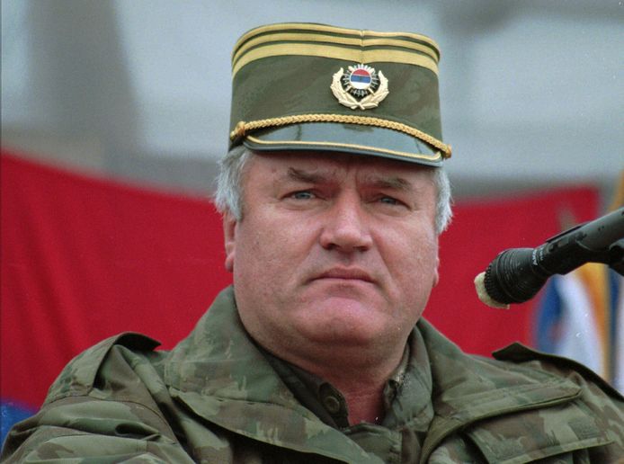 De Bosnisch-Servische generaal Ratko Mladic in december 1995. Zijn inname  van de Bosnische enclave Srebrenica leidde in juli 1995 tot de ergste oorlogsmisdaden in Europa sinds WOII.