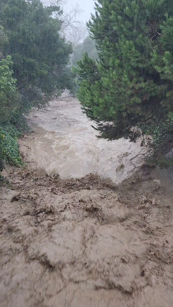 Une vue des eaux de crue du ruisseau Montecito à Montecito, en Californie, aux États-Unis, le 9 janvier 2023.