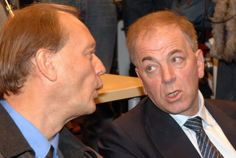 Pol Hauspie en Jo Lernout tijdens de eerste dag van de rechtszaak tegen hun bedrijf, in 2007.  Beeld BELGA