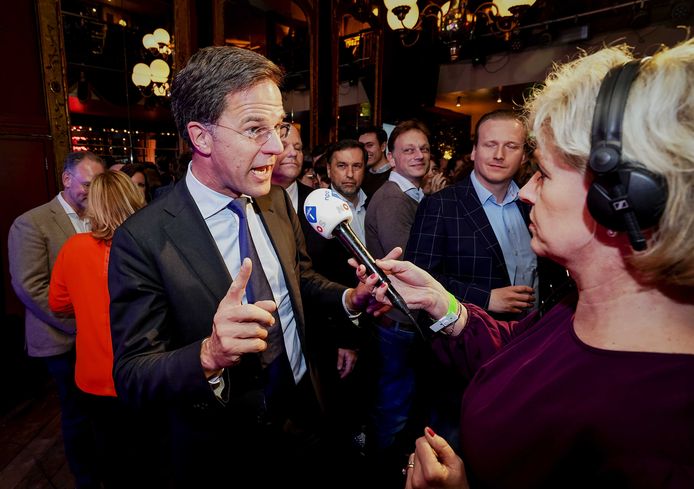 Lijsttrekker Mark Rutte van de VVD staat de pers te woord tijdens de uitslagenavond van de Provinciale Staten- en Waterschapsverkiezingen.