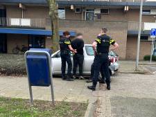 Politie komt in kogelwerende vesten af op melding van man met vuurwapen in Arnhem