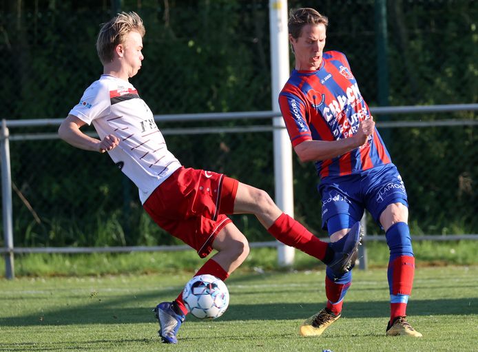 Stijn De Deygere (rechts) tijdens de thuismatch tegen SK Ronse