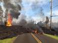 Hallucinante beelden uit Hawaï: brandende lava stroomt de straten op 