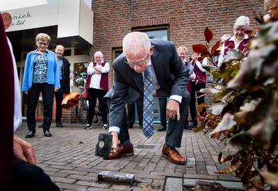 Theo van Teeffelen op Walk of Fame in Neerkant: als menneke al achter het kerkorgel