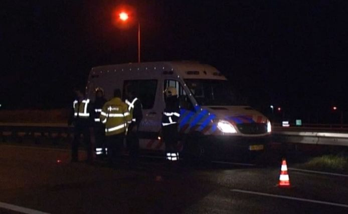 De vrouw werd aangereden door een vrachtwagen en overleed ter plaatse. Fragment video Omroep Brabant.