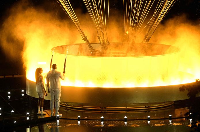 Une flamme olympique “unique” qui va illuminer le ciel de Paris pendant ...