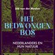 Dik van der Meulen beziet de natuur met het hoofd omhoog