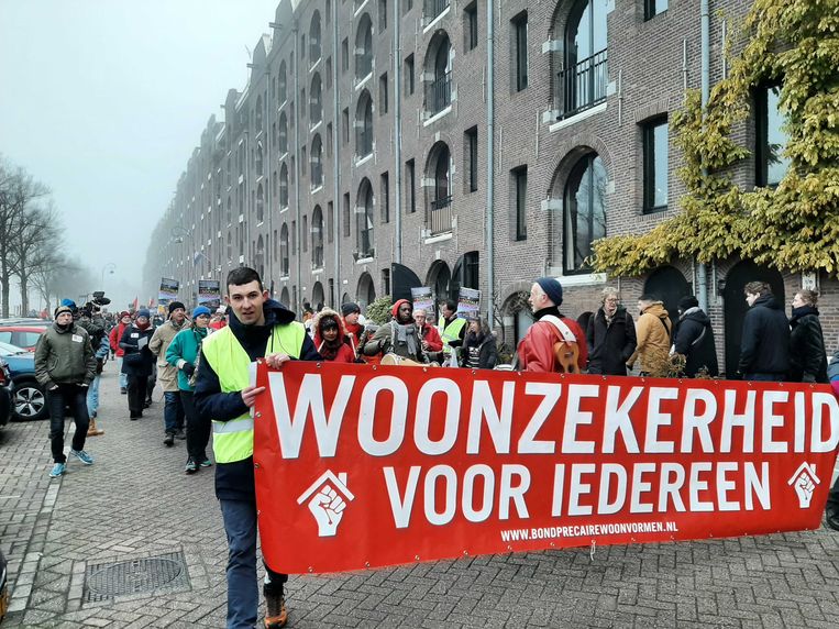 ‘De verkoop van 140 woningen betekent dat het Entrepotdok zijn unieke sociale karakter zal verliezen’
 Beeld Het Parool