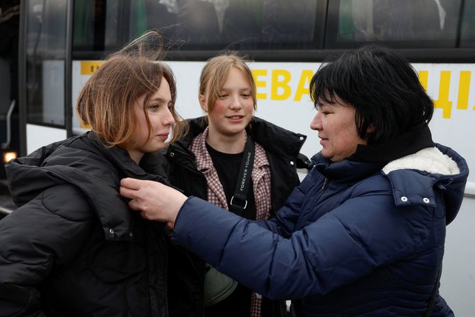 Natalya Rak with her daughters Dasha and Alyona.