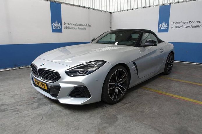 De geconfisqueerde BMW van Siewert van Lienden wordt geveild
