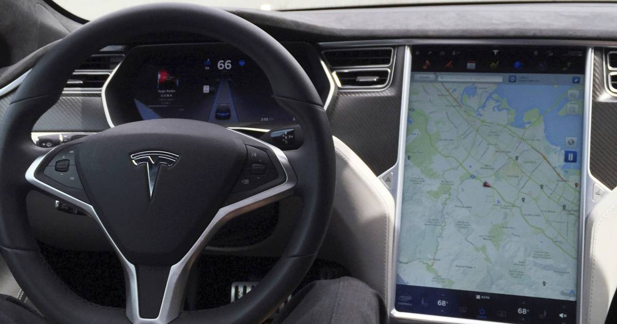 Twee doden door ongeluk met zelfrijdende Tesla, vermoedelijk niemand achter het stuur.