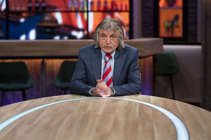 Johan Derksen in de studio van televisieprogramma Vandaag Inside.