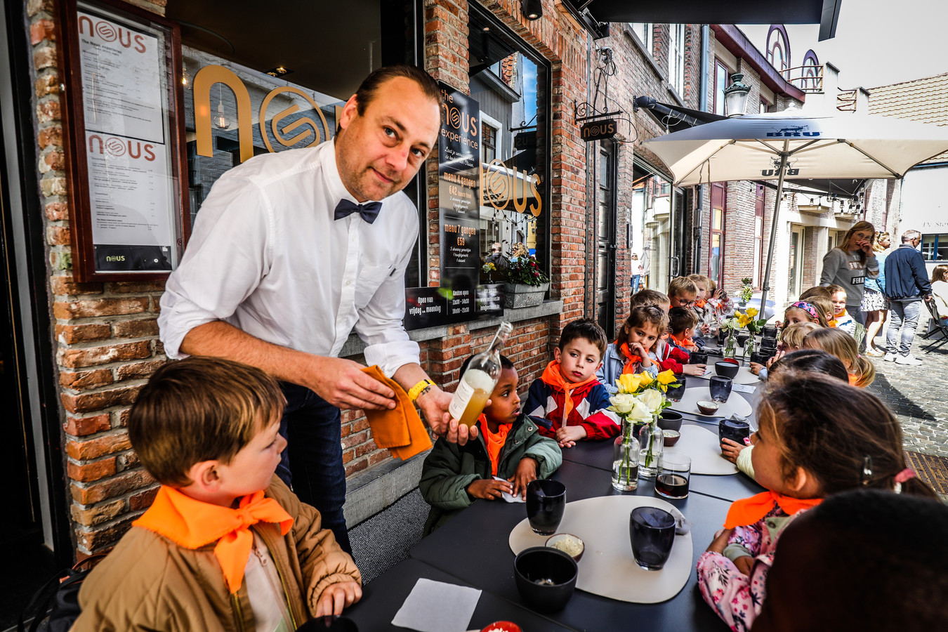 Kleuters van SASK genieten van driegangenmenu bij restaurant Nous