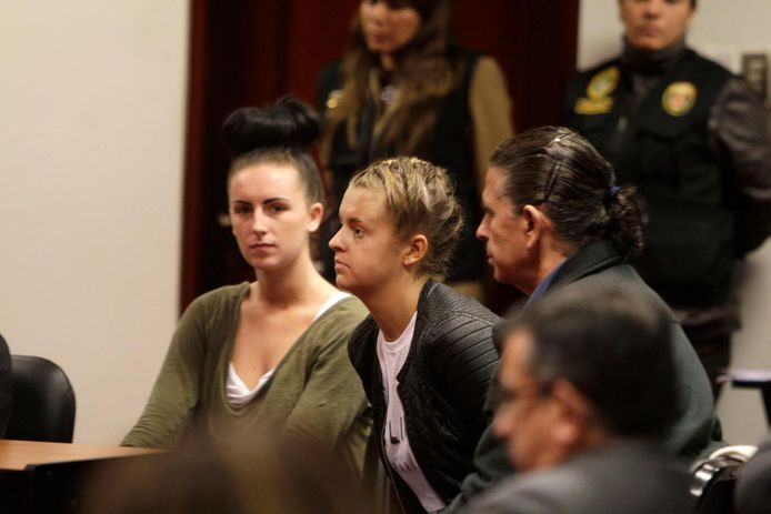 Michaella McCollum en Melissa Reid tijdens een hoorzitting rond hun zaak.