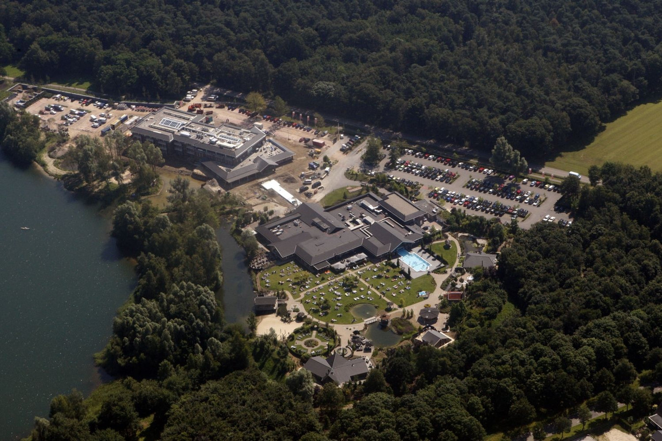 Zwemkoningin opent hotel in Bussloo | Foto | destentor.nl