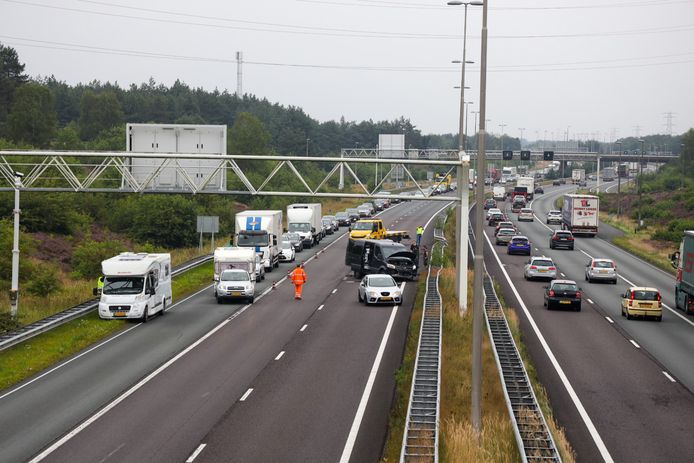 Ongeluk met rolstoelbus op de A50.