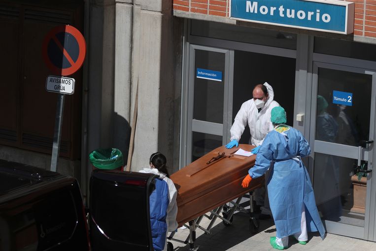Spanje is een van de zwaarst getroffen landen in Europa. Beeld Reuters