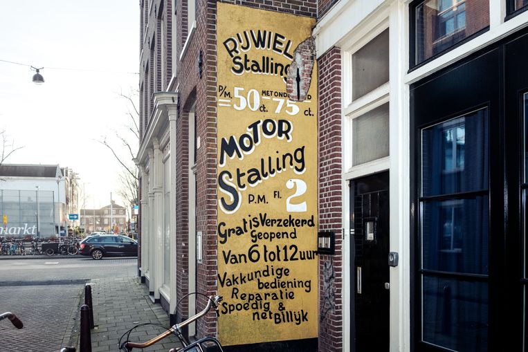 4 januari zochten we de antieke reclame voor de rijwielstalling op de zijgevel bij Rapenburg 68, gered van de ondergang door de werkgroep Historische Gevel­reclames. Winnaar is Elisabeth ­Hoekstra uit Amsterdam. Beeld Jakob van Vliet