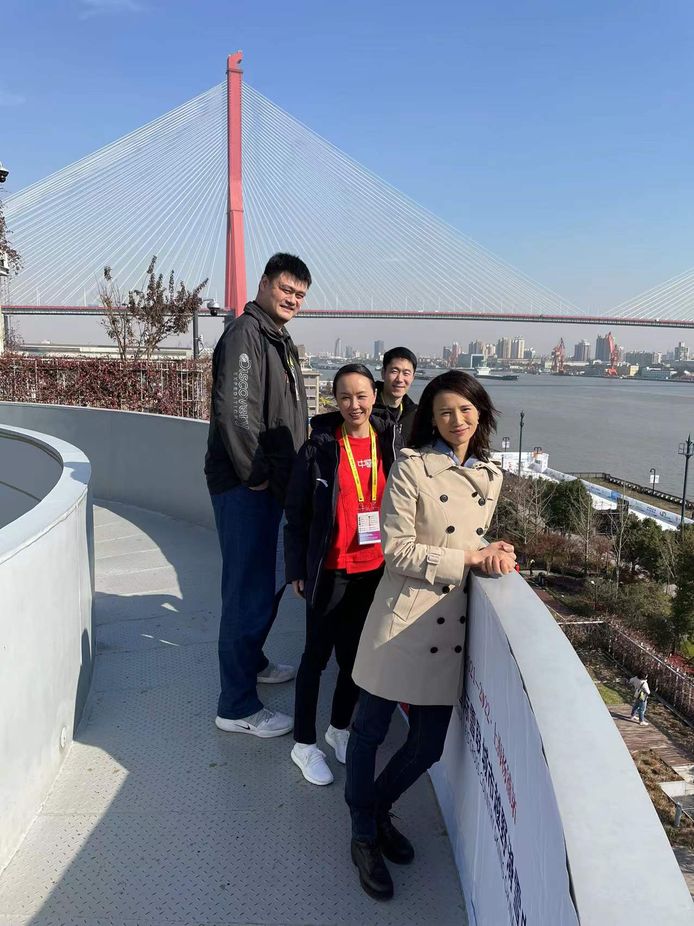 Peng Shuai met Yao Ming, Xu Lijia en Wang Liqin.