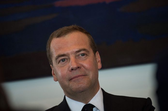 De Russische ex-president Dmitri Medvedev raadt de ICC-rechters aan 'goed naar de lucht te kijken'.
