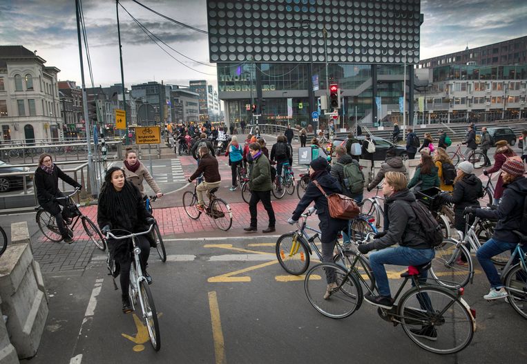 Alleen in fietsland Nederland stijgt het aantal verkeersdoden: het verkeer weer