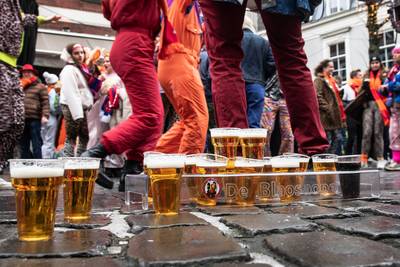 Drinken op 16-, 17- of zelfs 14-jarige leeftijd? Met carnaval mogen deze jongeren het: 'Bier en soms