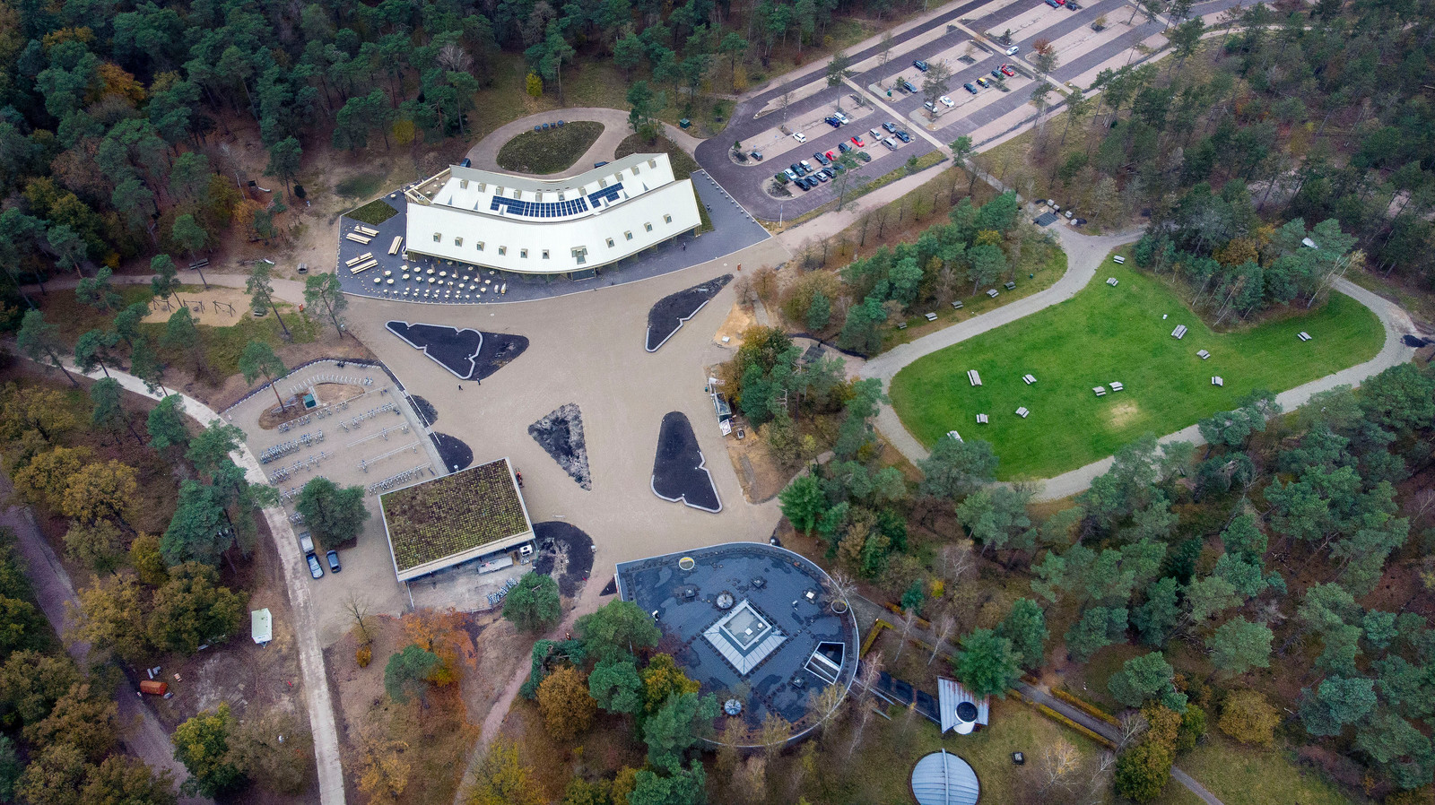 Hoge Veluwe sluit weg door park om stikstofuitstoot Foto AD.nl