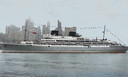 Een gepavoiseerde Willem Ruys in de haven van New York, 1958