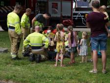 Jongetje zit klem in wipkip in Vlijmen, brandweer schiet te hulp