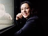 Saskia De Coster (47) over haar affaire, katers en seks op gekke plekken. “Ik ben lid van de Mile High Club”