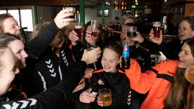 Na vier jaar weer een (rosé)biertje in De Hooiberg in Olst: ‘Hier hebben we voor gevochten’