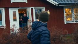 LEUK: Mathias verrast broer Staf met een bezoek in Zweden!