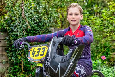 Als een vliegende duivel over de BMX-baan