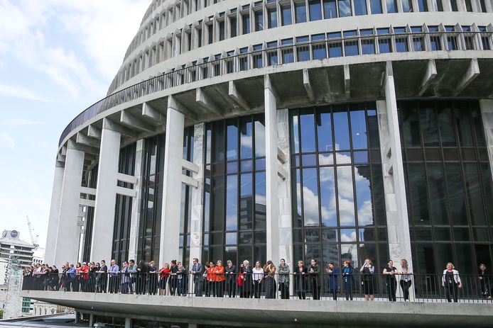 De Beehive, het parlementsgebouw van Nieuw-Zeeland. Het parlement dat in sessie was, werd geschorst toen de beving zo'n dertig seconden lang bleef aanhouden. Het gebouw wordt nu gecontroleerd op eventuele schade.