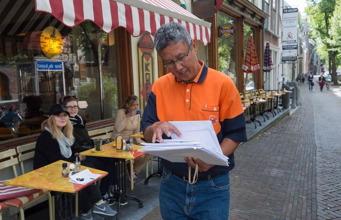 PostNL zoekt zijn Amsterdamse postbodes nu zelfs in Rotterdam