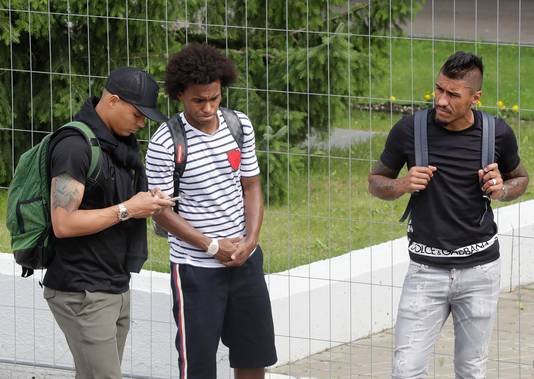 Thiago Silva, Willian en Paulinho met de rugzak.
