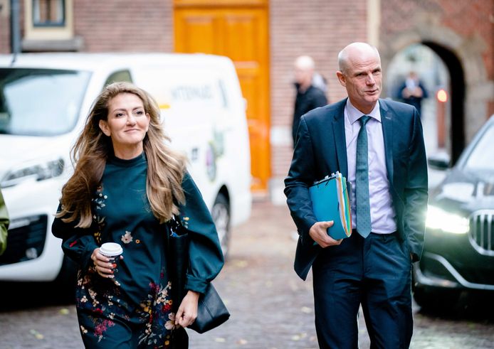 Demissionair staatssecretaris Dilan Yeşilgöz-Zegerius van Klimaat en Energie en demissionair minister Stef Blok van Economische Zaken.